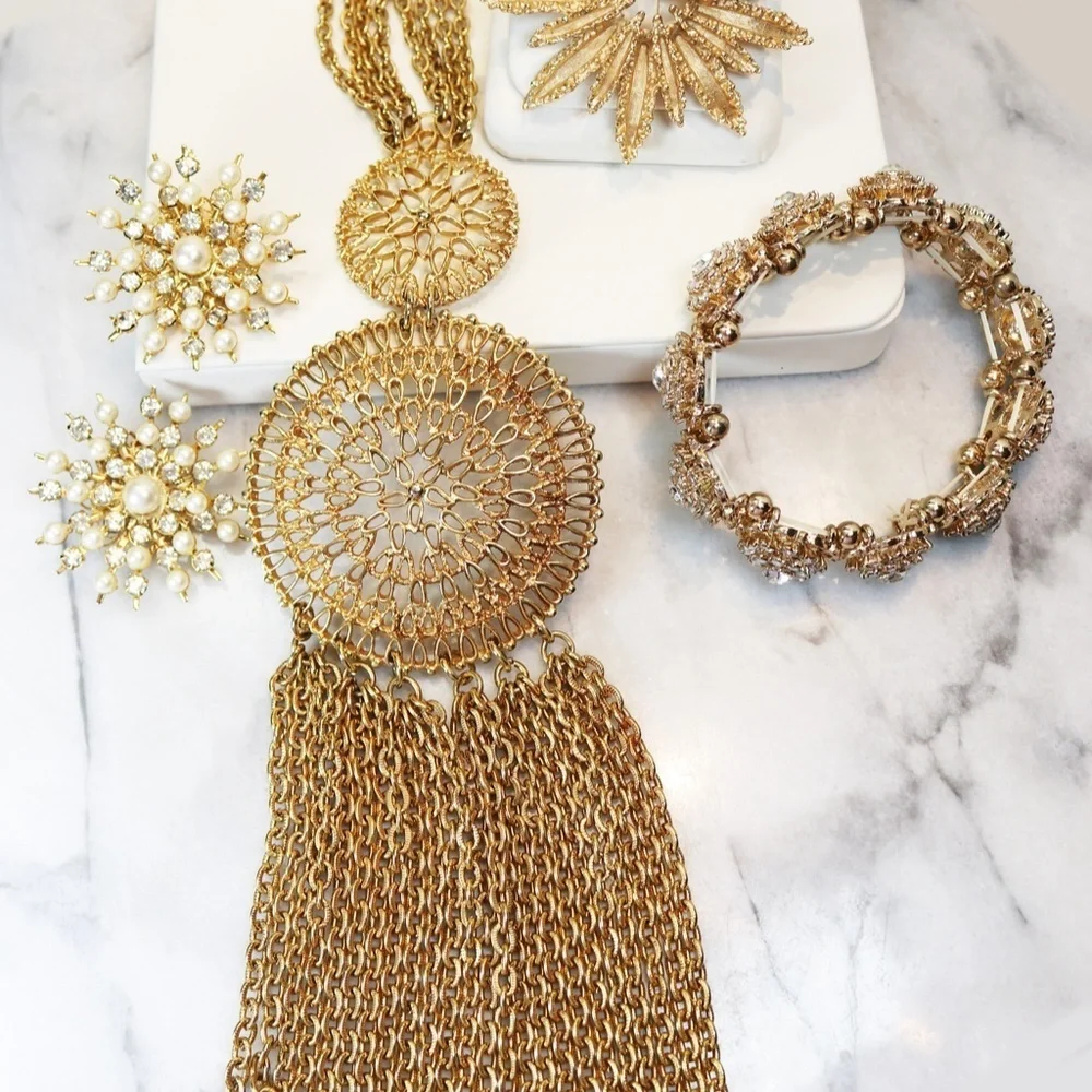 ✨💫 Sparkling 1980s Avon Gold Floral / Celestial Starburst Brooch 🏆💫✨ - Picture 8 of 16